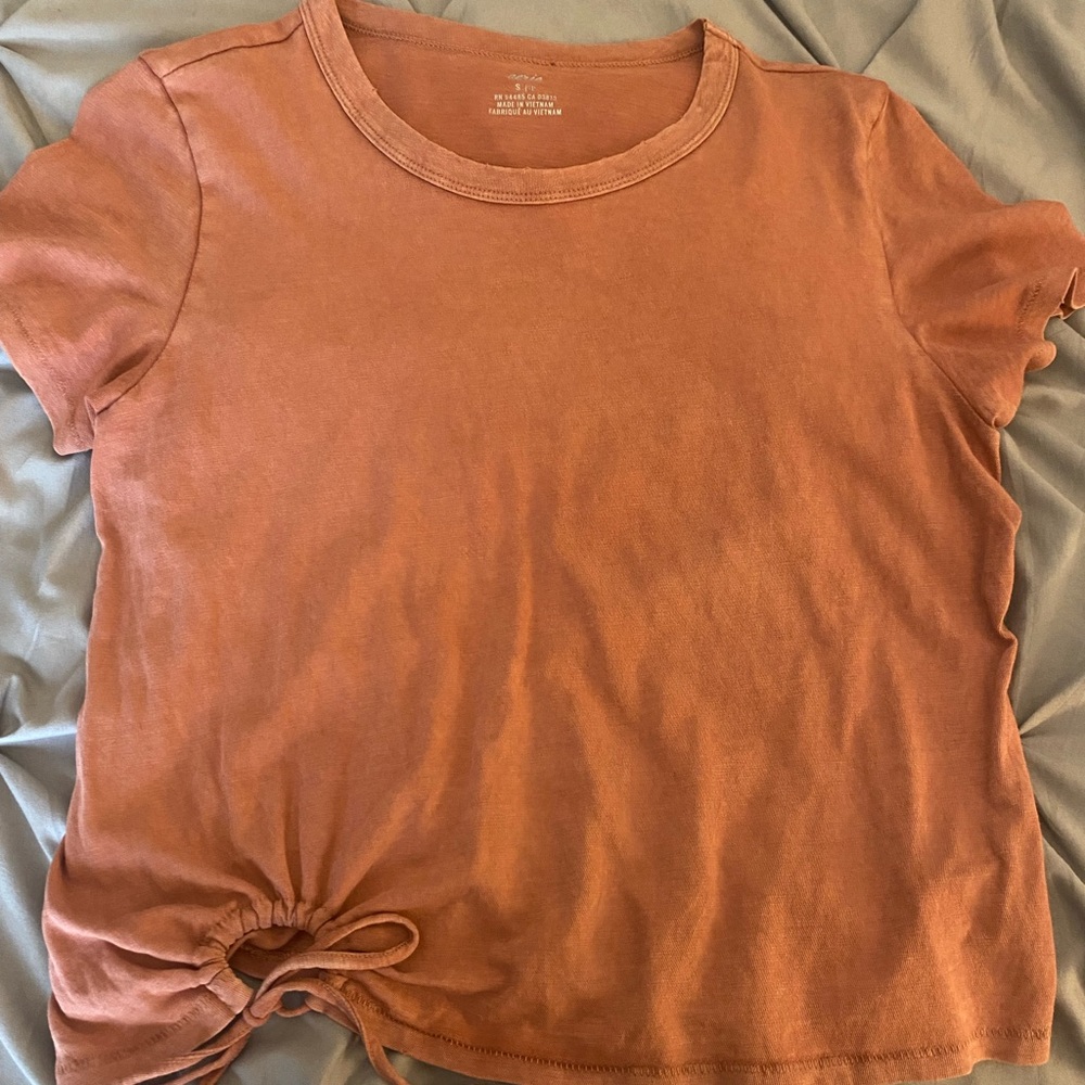 T-shirt from aerie that is a light pink/orange color. Fits true to size.